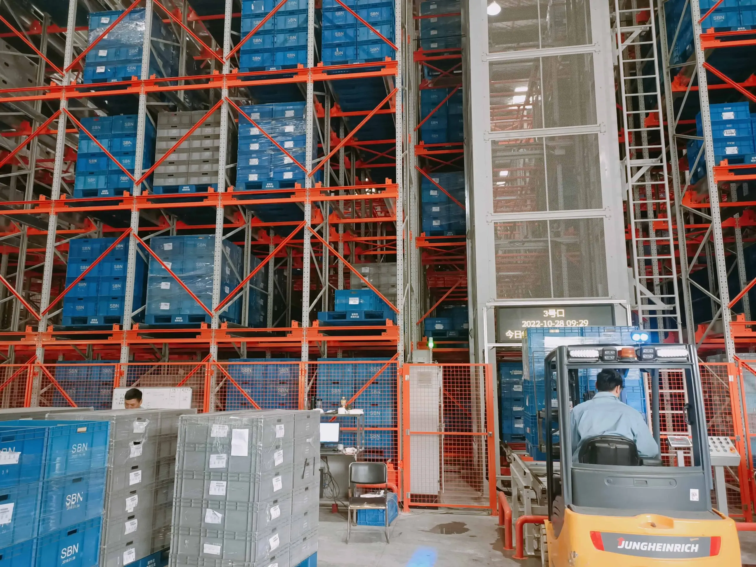Zikoo Robotics R Bot Smart Four Way Pallet Shuttle Auto Parts Manufacturers Shelf To Person Scaled