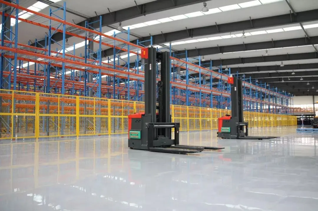 Zikoo Robotics R Bot Smart Four Way Pallet Shuttle Wandian No.1 Shelf To Person Zikoo Robotics R Bot Smart Four Way Pallet Shuttle Wandian No.1 Shelf To Person