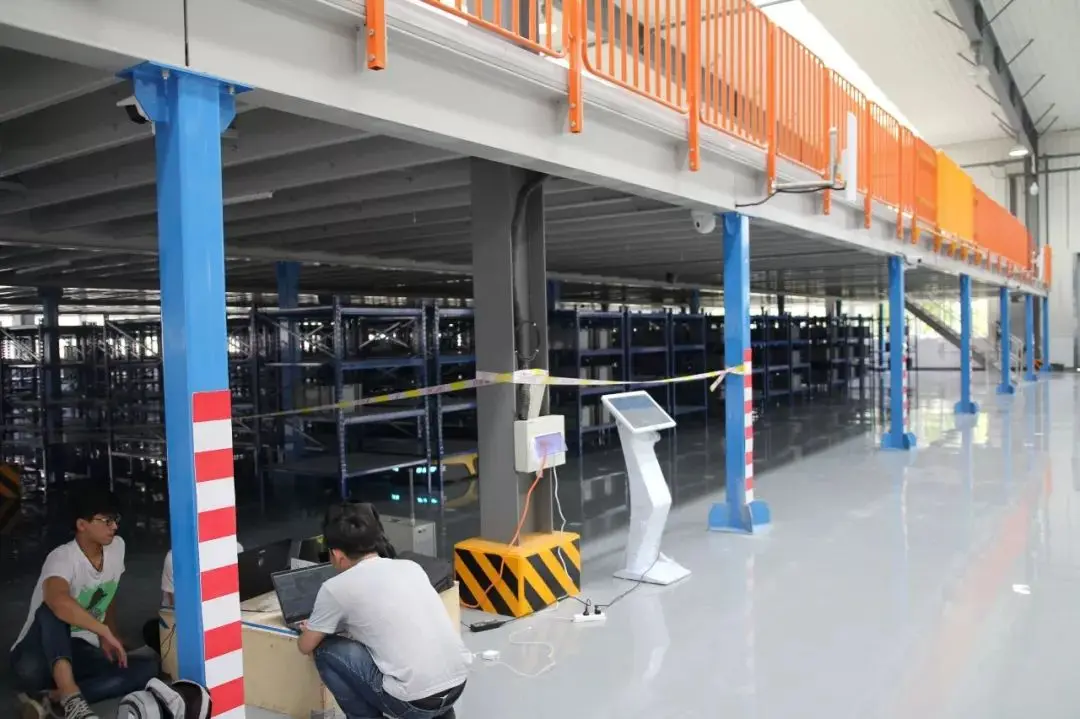 Zikoo Robotics R Bot Smart Four Way Pallet Shuttle Wandian No.1 Shelf To Person Zikoo Robotics R Bot Smart Four Way Pallet Shuttle Wandian No.1 Shelf To Person