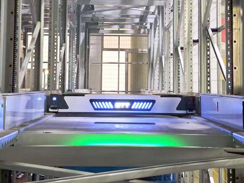 Zikoo Robotics Four-way shuttle working in dense storage with automated storage retrieval system in an automatic 3D warehouse