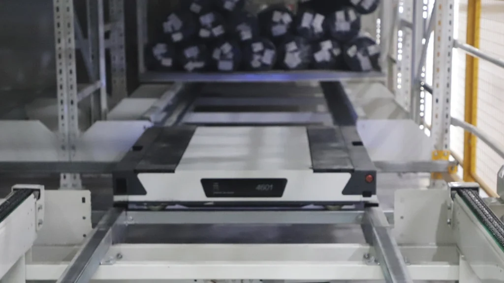 Zikoo Roboticsの四方向シャトルは、自動3D倉庫における密集収納と自動倉庫出入システムに対応