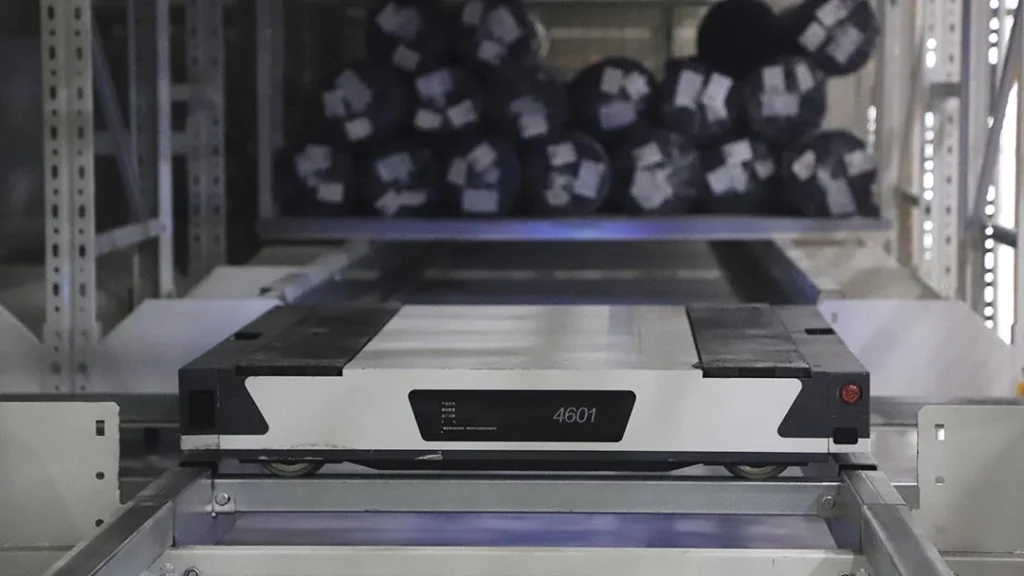 Zikoo Robotics Four-way shuttle working in dense storage with automated storage retrieval system in an automatic 3D warehouse