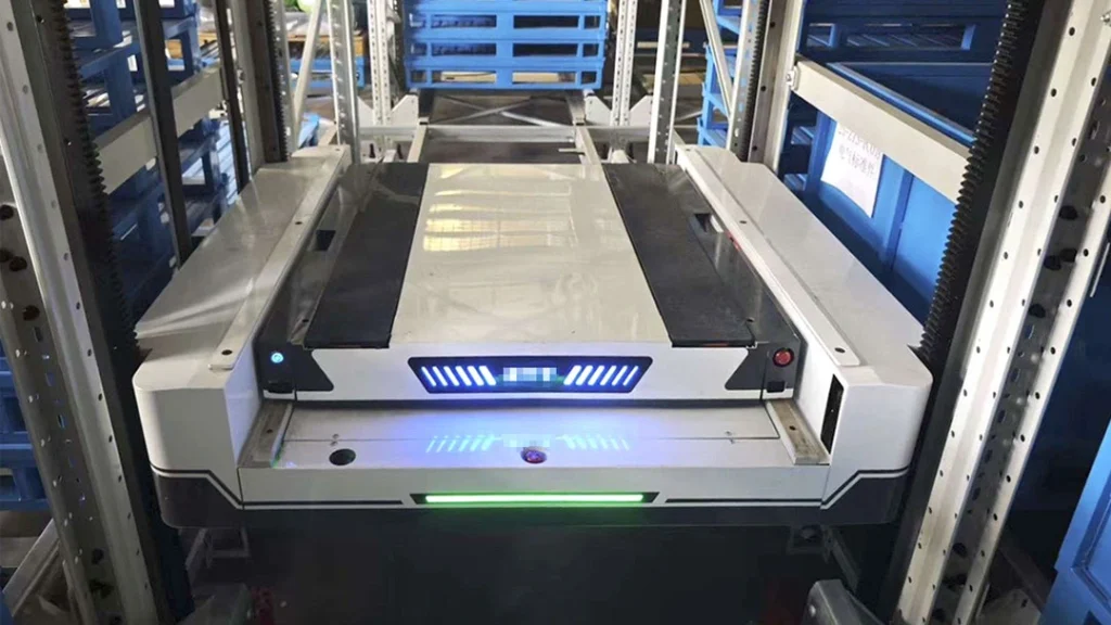 Dense storage warehouse powered by shuttle robots