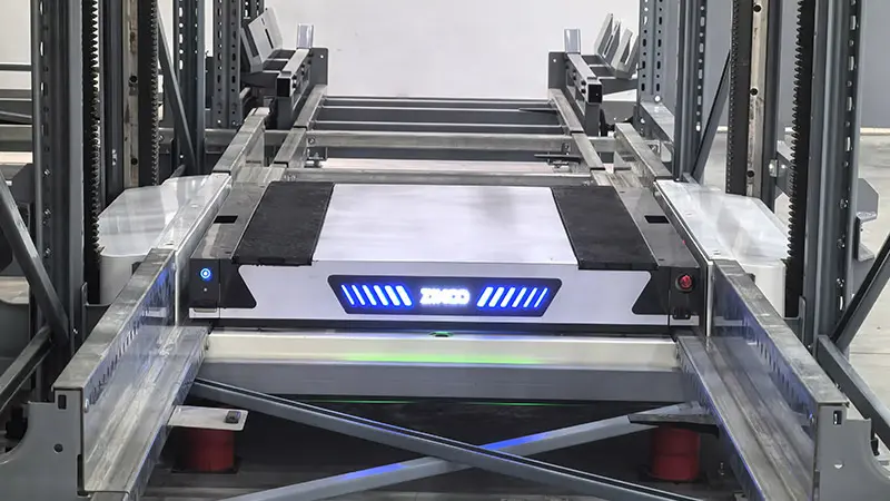 Six-way shuttle system supporting multi-directional movement in dense storage