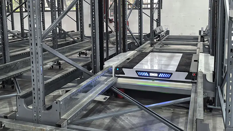 Six-way shuttle system supporting multi-directional movement in dense storage