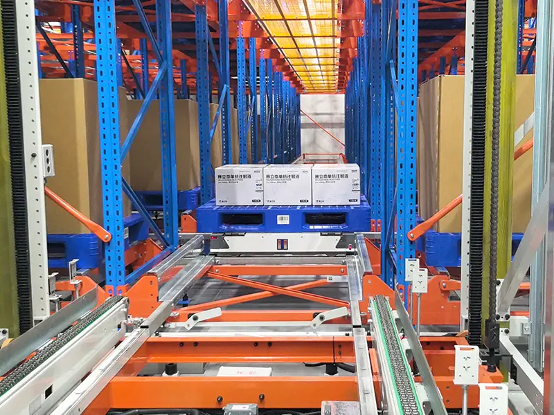 Four-way shuttle moving pallets inside high-density racking system