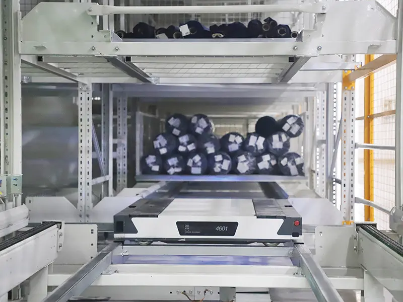 Dense storage solution using four-way shuttle for pallet warehouses
