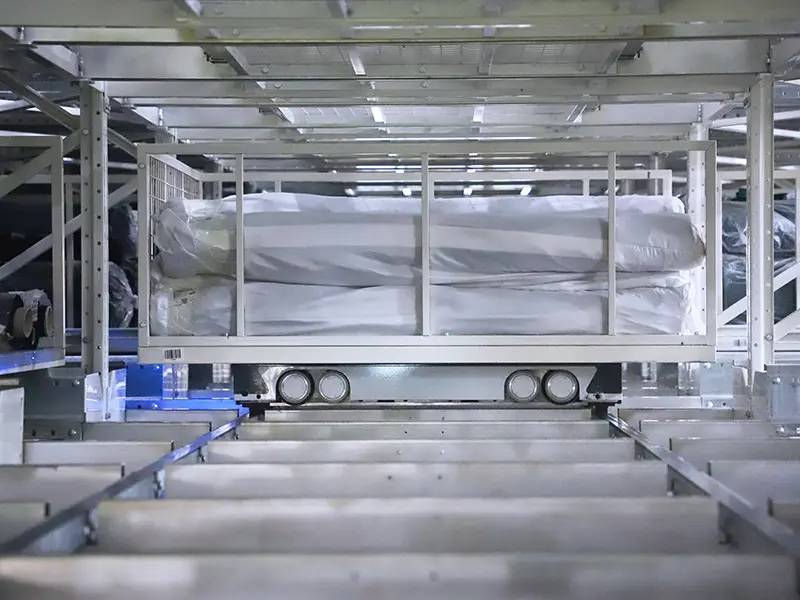 Dense storage solution using four-way shuttle for pallet warehouses
