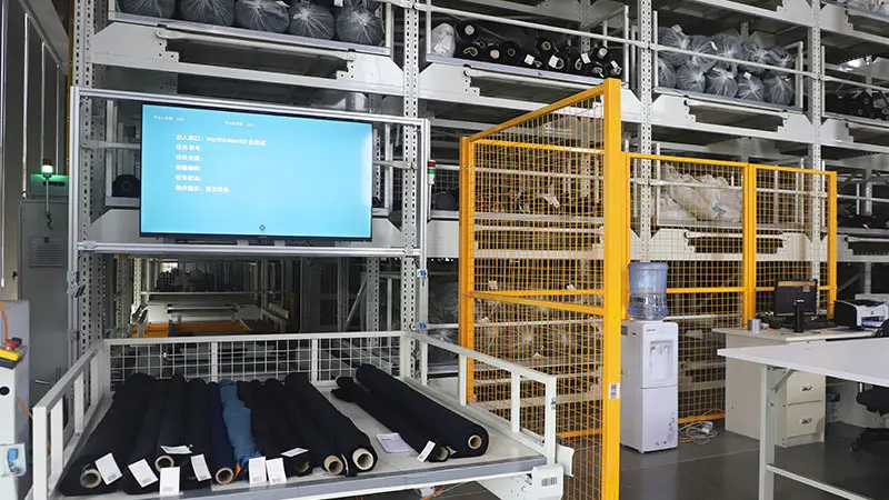 Dense storage solution using four-way shuttle for pallet warehouses